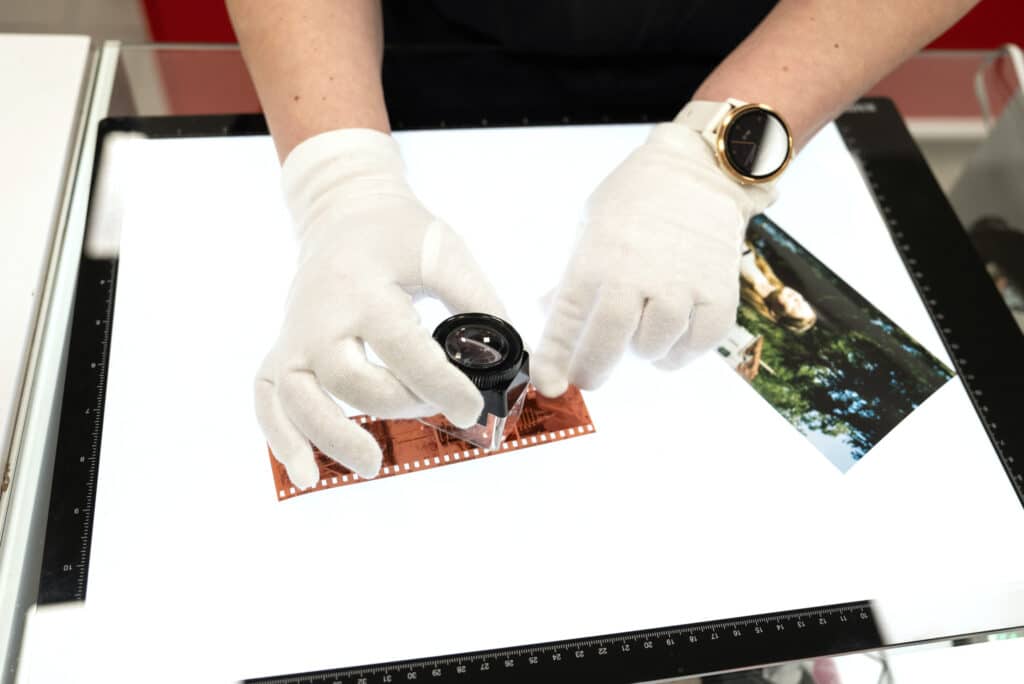 Filmin kehitys Tunnin Kuvalla.