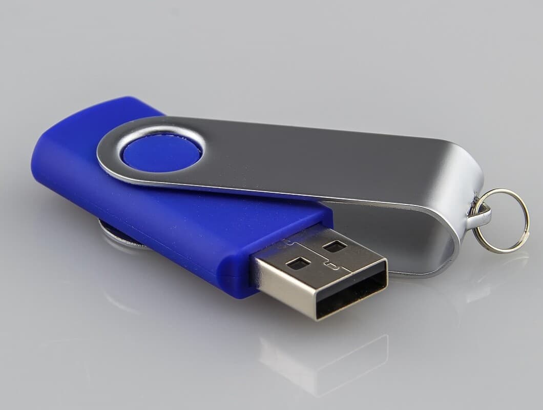 Kuvien siirto USB-tikulle Tunnin Kuvalta.