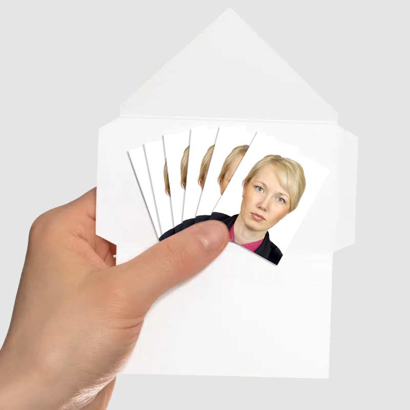 Myös paperikuvat kaupanpäälle.