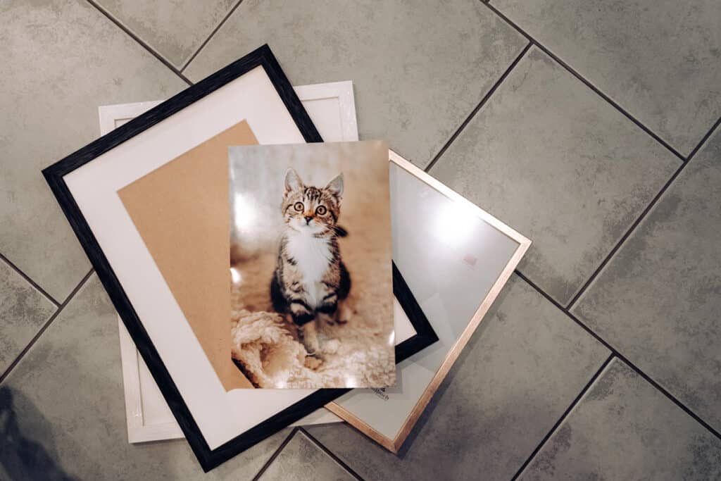 Taulut, julisteet ja isot valokuvat Tunnin Kuvalta helposti.